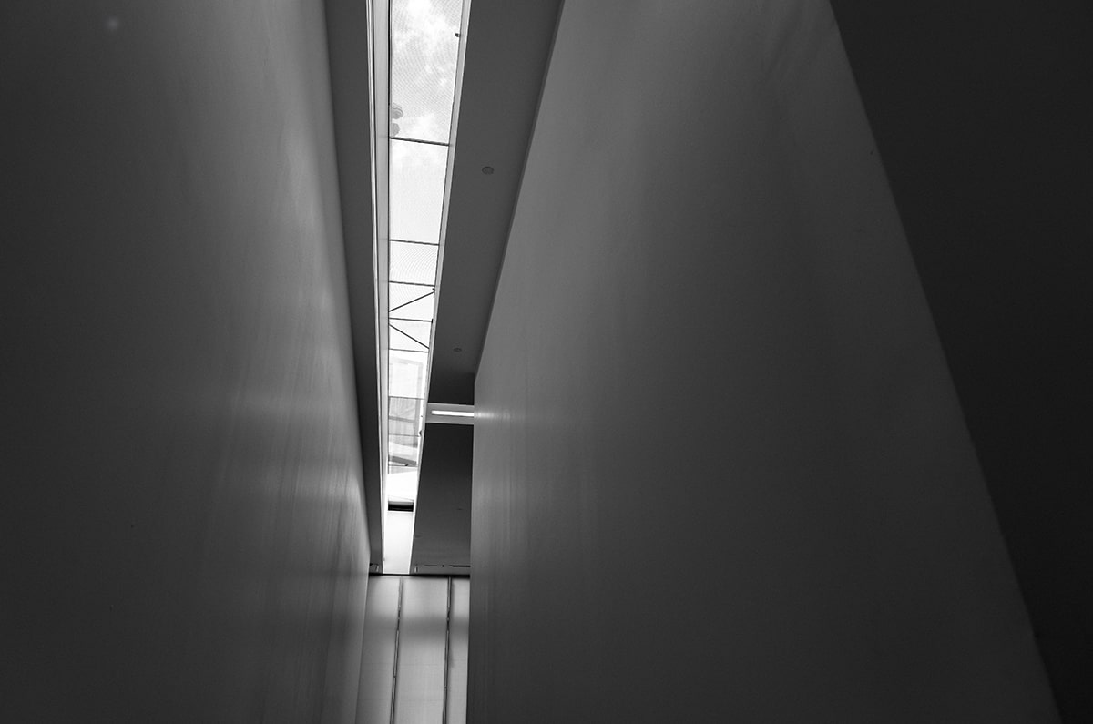 收到蒙古总理亲自纳上的“投名状”，特朗普表情十分欣慰，拍了拍他的肩膀以示嘉奖